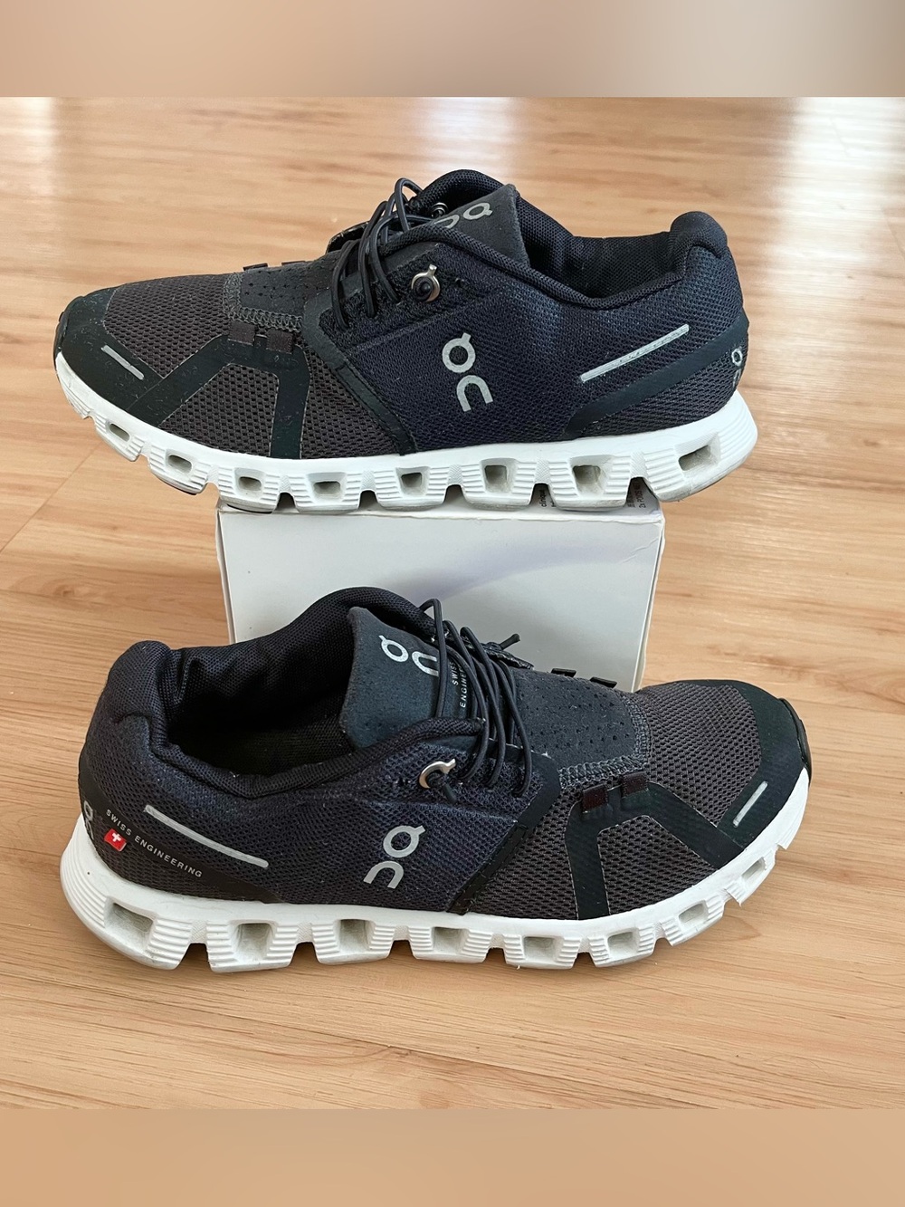On Running Black and White Women Cloud Sneakers  6.0